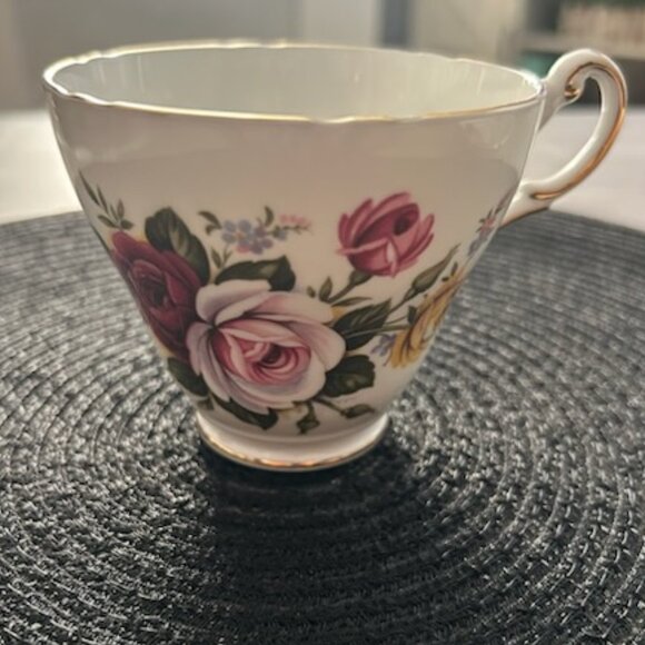 Vintage Regency English Bone China Teacup & Saucer Set - Pink Roses w/Gold Trim - Picture 7 of 7